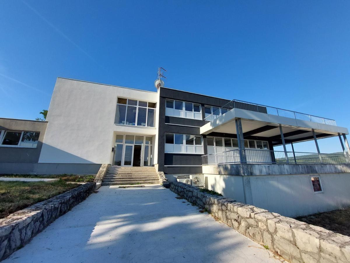 Hotel Potpićan Exteriör bild