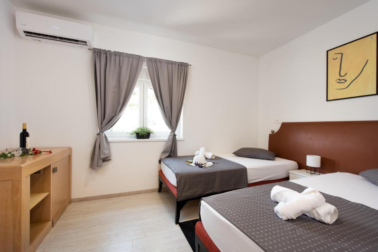 Hotel Potpićan Exteriör bild