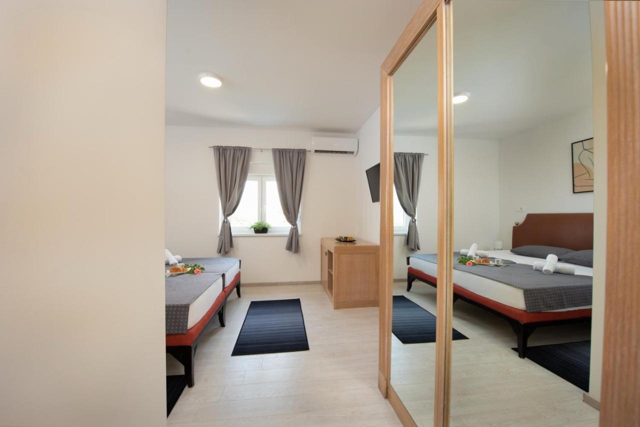 Hotel Potpićan Exteriör bild