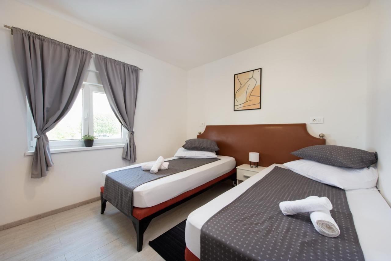 Hotel Potpićan Exteriör bild