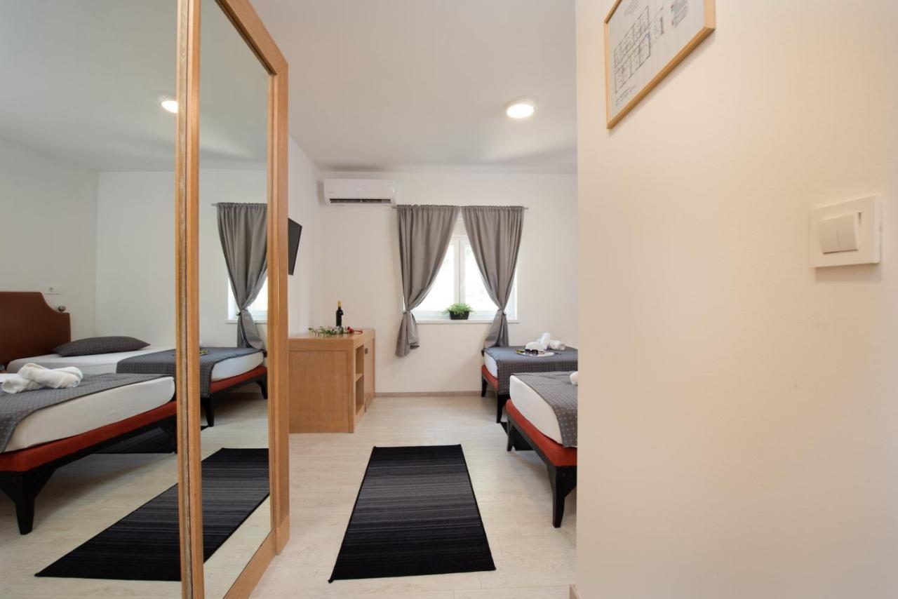Hotel Potpićan Exteriör bild